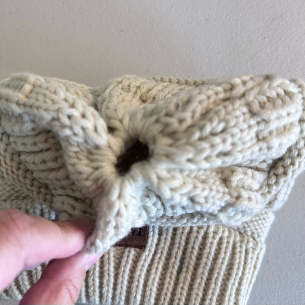O.M beanie - Picture 2 of 3